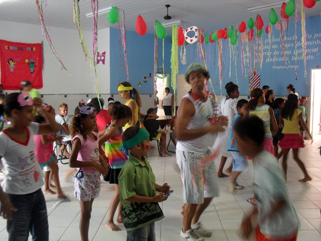 Projetos sociais comemoram primeiro carnaval kids