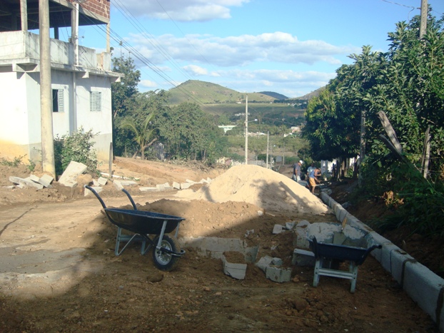 Iniciada as obras de calçamento nos bairros Vila Nova e Divino Espírito Santo