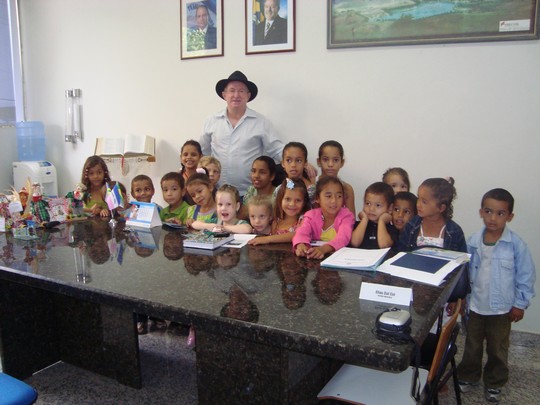 Prefeitura de Ecoporanga recebe visita de Alunos da Escola Palmeiras(Assentamento Miragem)