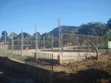 Escola Municipal da Vila Nova ganha reforma em quadra poliesportiva