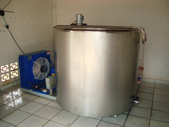 Distribuição de tanques resfriadores e botijões de sêmen beneficiam pequenos produtores em Ecoporanga