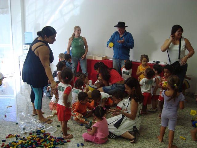       Crianças da rede municipal recebem brinquedos