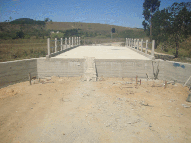 Confraternização marca fim das obras na ponte do Assentamento Miragem